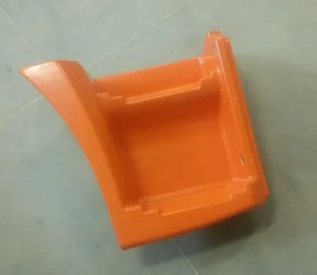 Щиток подножки правый КАМАЗ-65115 (рестайлинг) (оранжевый)