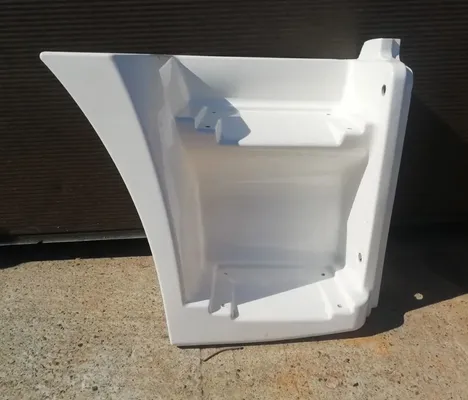 Щиток подножки правый КАМАЗ-65115 (рестайлинг) (белый) ОАО РИАТ